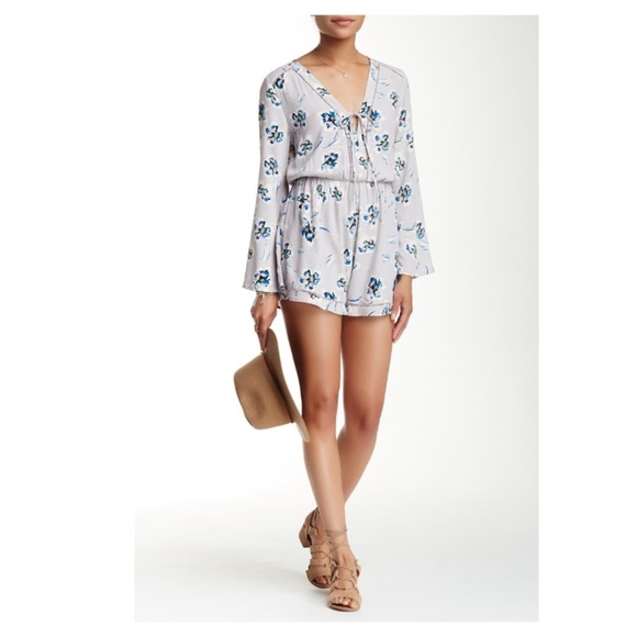 ASTR Lattice Trim Floral Romper - Picture 1 of 8